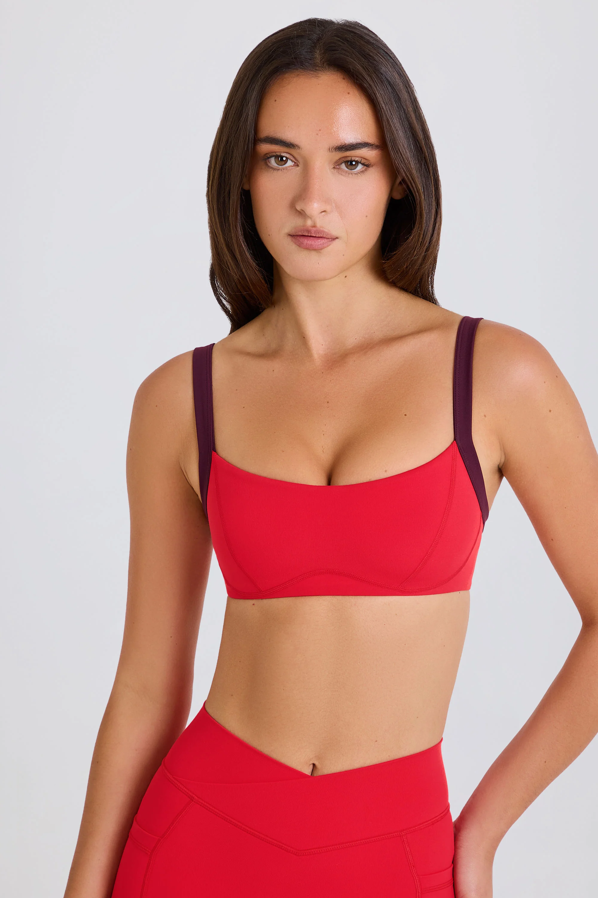 Soft Active Contrast-Trim Sports Bra in Strawberry